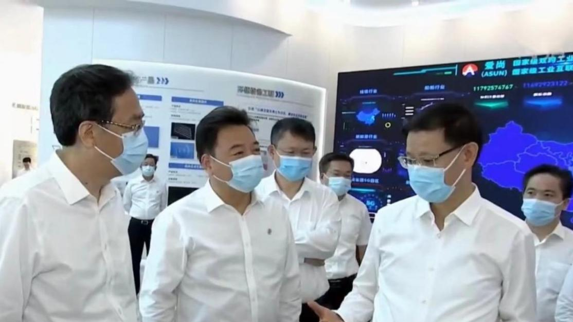 江苏省委副书记、省长许昆林考察尊龙官方网站首页科技