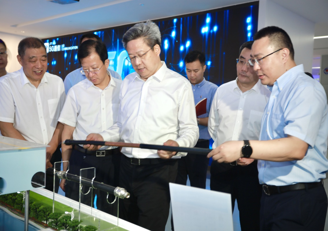 南通市委书记、市长吴新明考察尊龙官方网站首页科技